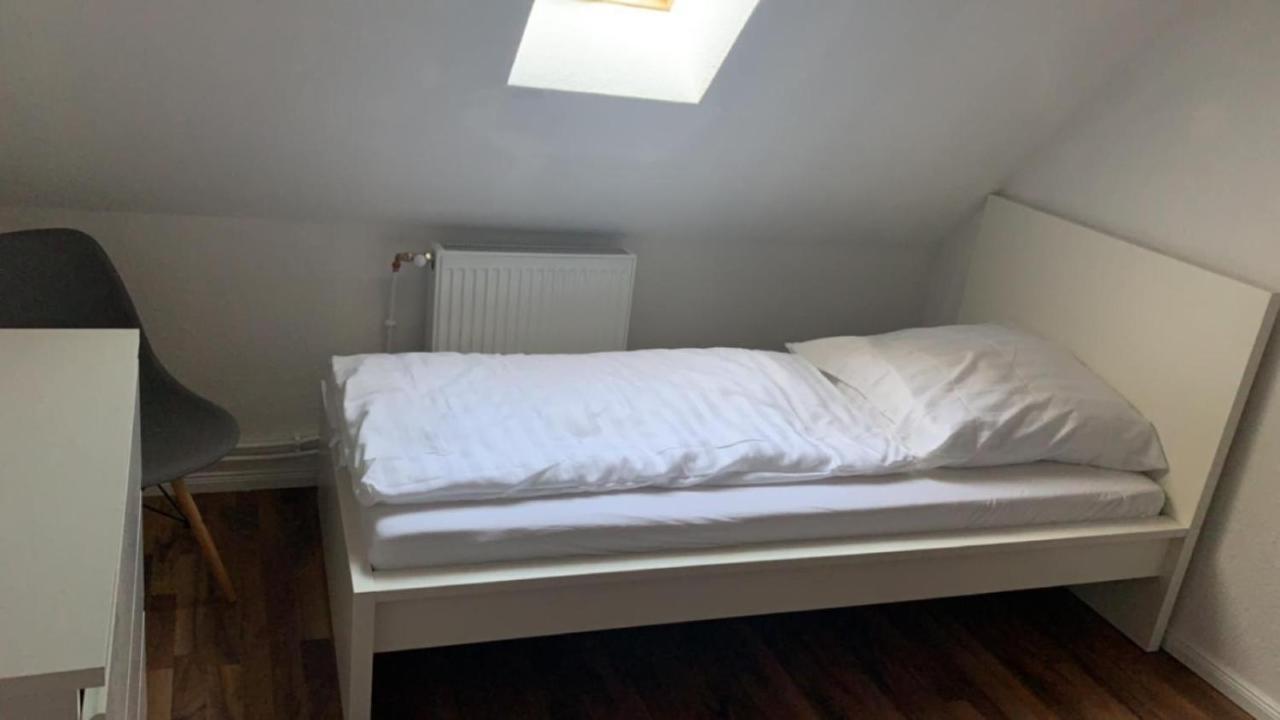 Enger Zimmer In Wohnung Monteure Apartment Kuche Modern מראה חיצוני תמונה