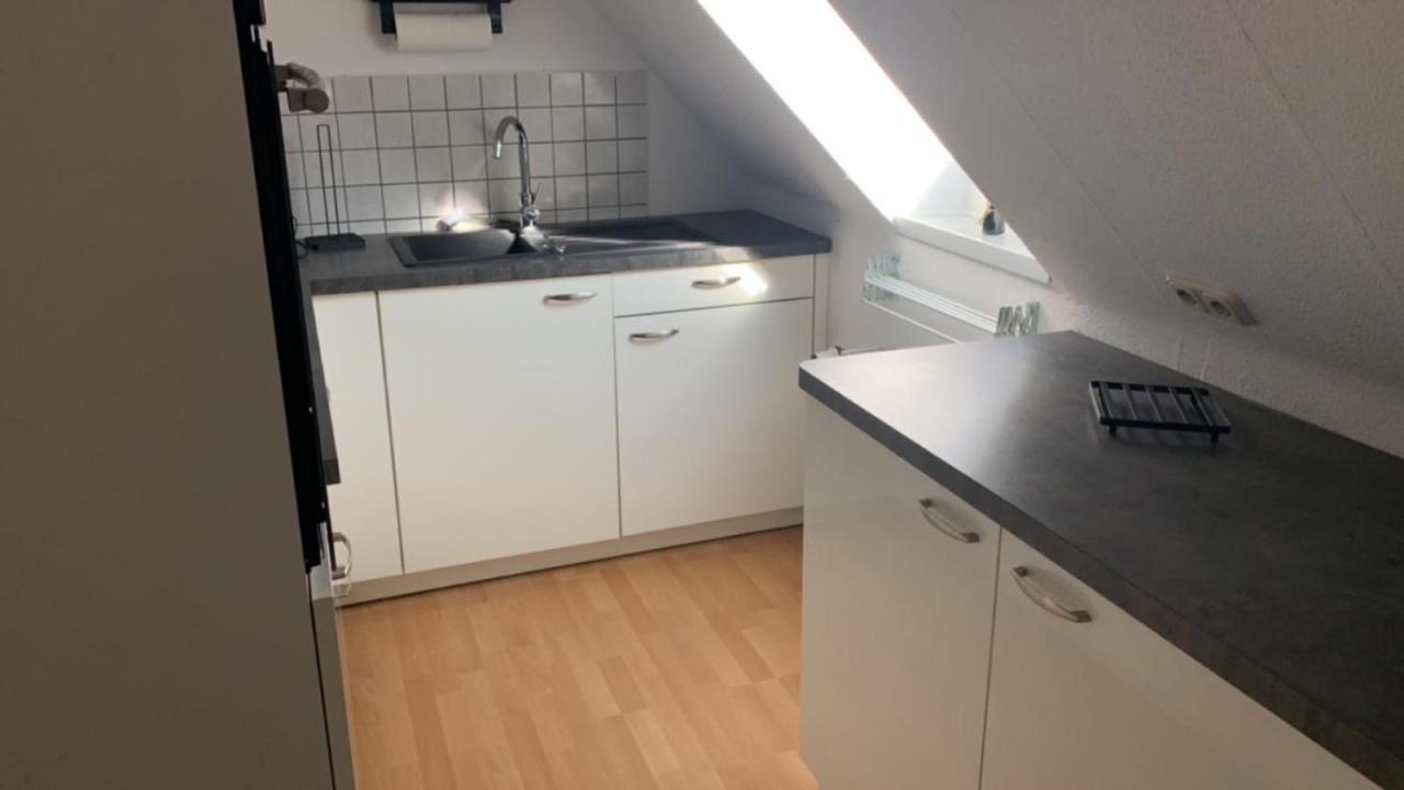 Enger Zimmer In Wohnung Monteure Apartment Kuche Modern מראה חיצוני תמונה